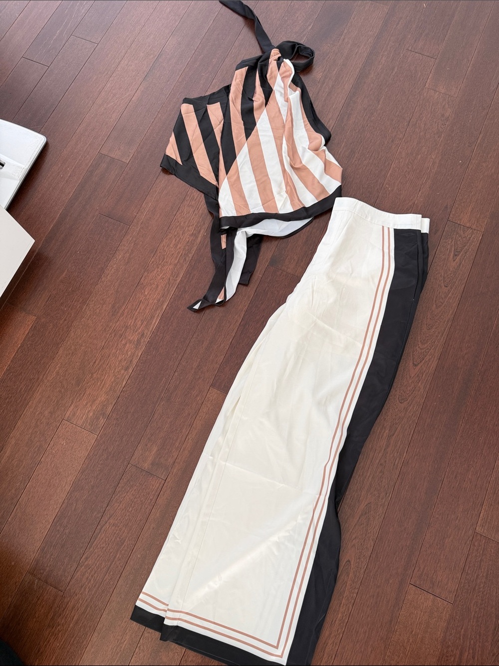Commense Cream Wide-Leg Pants with Black and Tan Stripe Top (Full set) - Picture 4 of 4